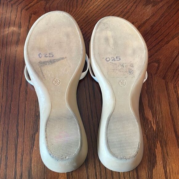 Olivor 3-D Floral Appliqué Slide Sandals Tan White - Picture 12 of 12